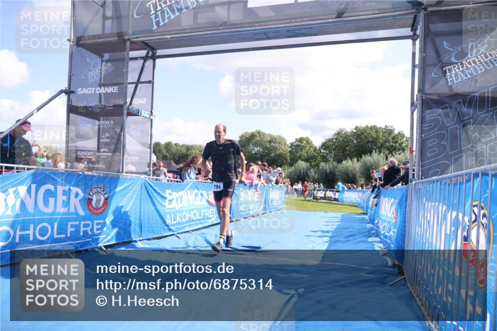 25.08.2024 - Elbe Triathlon Hamburg H.Heesch http://msf.ph/oto/6875314 25.08.2024 11:40:16 Ziel 353, 703, 794, 1445 meine-sportfotos.de