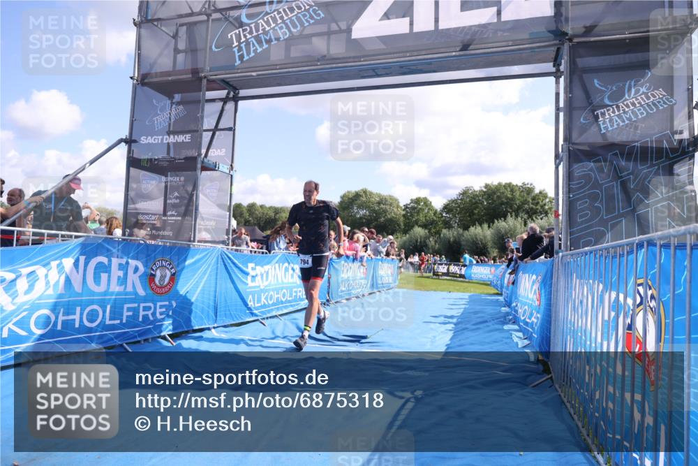 25.08.2024 - Elbe Triathlon Hamburg H.Heesch http://msf.ph/oto/6875318 25.08.2024 11:40:16 Ziel 353, 703, 794, 1445 meine-sportfotos.de