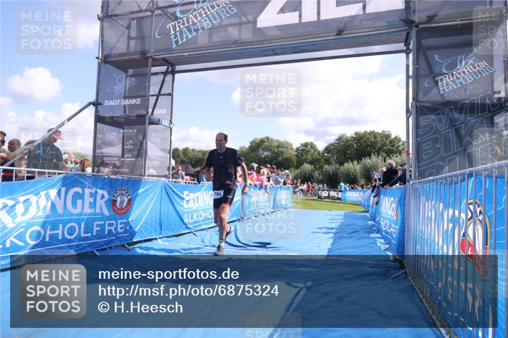 25.08.2024 - Elbe Triathlon Hamburg H.Heesch http://msf.ph/oto/6875324 25.08.2024 11:40:16 Ziel 353, 703, 794, 1445 meine-sportfotos.de