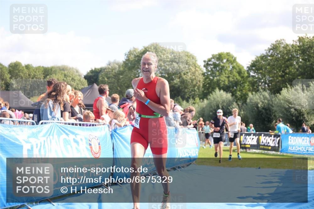 25.08.2024 - Elbe Triathlon Hamburg H.Heesch http://msf.ph/oto/6875329 25.08.2024 11:40:24 Ziel 564, 794, 1424, 1445 meine-sportfotos.de