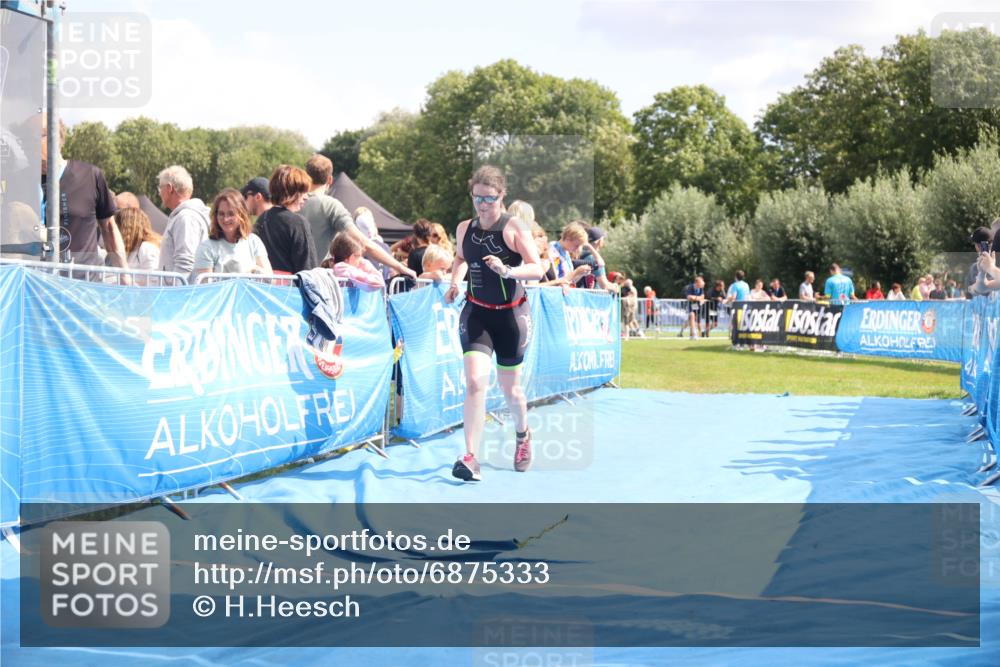 25.08.2024 - Elbe Triathlon Hamburg H.Heesch http://msf.ph/oto/6875333 25.08.2024 12:03:09 Ziel 757, 1548, 1631 meine-sportfotos.de