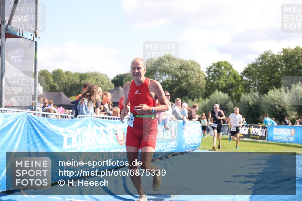 25.08.2024 - Elbe Triathlon Hamburg H.Heesch http://msf.ph/oto/6875339 25.08.2024 11:40:24 Ziel 564, 794, 1424, 1445 meine-sportfotos.de