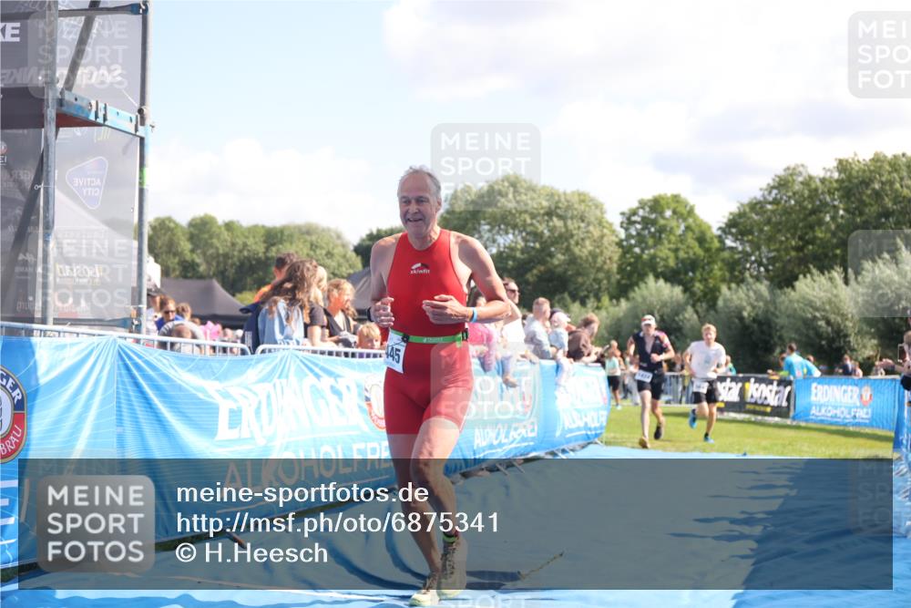 25.08.2024 - Elbe Triathlon Hamburg H.Heesch http://msf.ph/oto/6875341 25.08.2024 11:40:24 Ziel 564, 794, 1424, 1445 meine-sportfotos.de