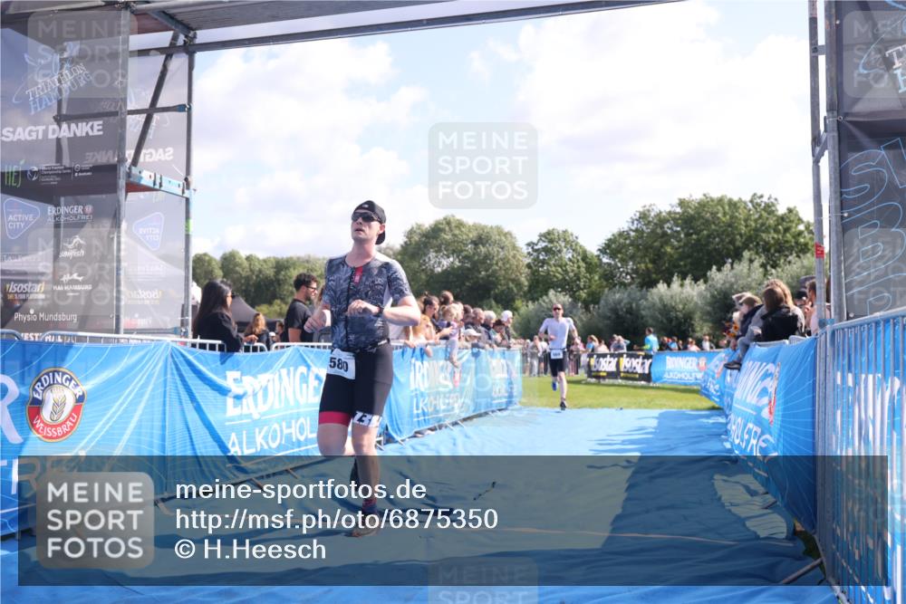 25.08.2024 - Elbe Triathlon Hamburg H.Heesch http://msf.ph/oto/6875350 25.08.2024 11:14:49 Ziel 262, 580, 669 meine-sportfotos.de