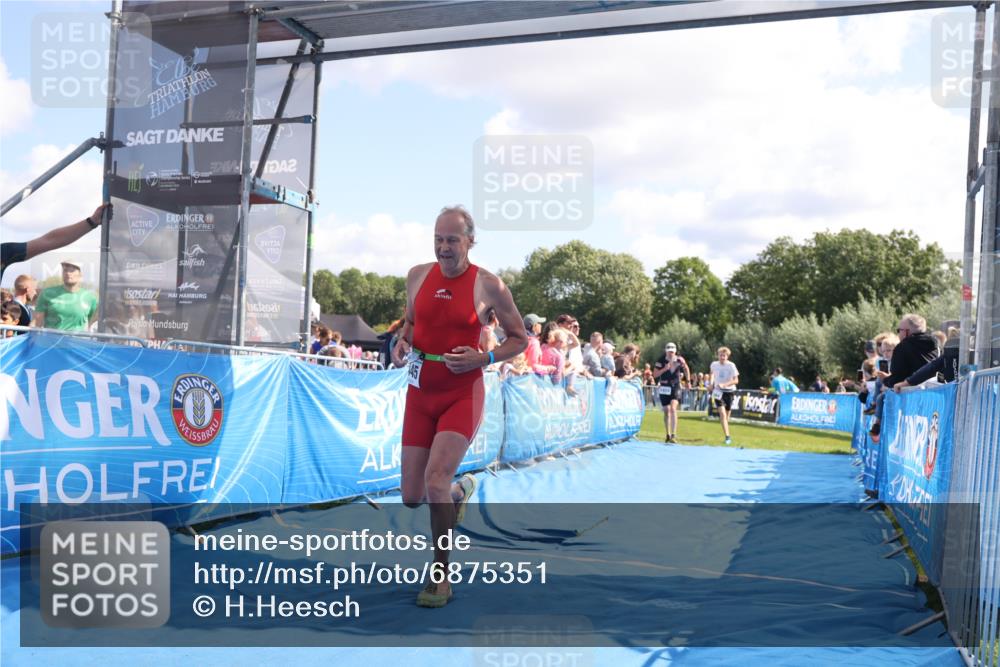 25.08.2024 - Elbe Triathlon Hamburg H.Heesch http://msf.ph/oto/6875351 25.08.2024 11:40:25 Ziel 564, 1424, 1445 meine-sportfotos.de