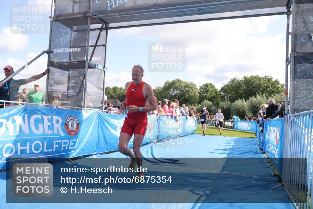 25.08.2024 - Elbe Triathlon Hamburg H.Heesch http://msf.ph/oto/6875354 25.08.2024 11:40:25 Ziel 564, 1424, 1445 meine-sportfotos.de