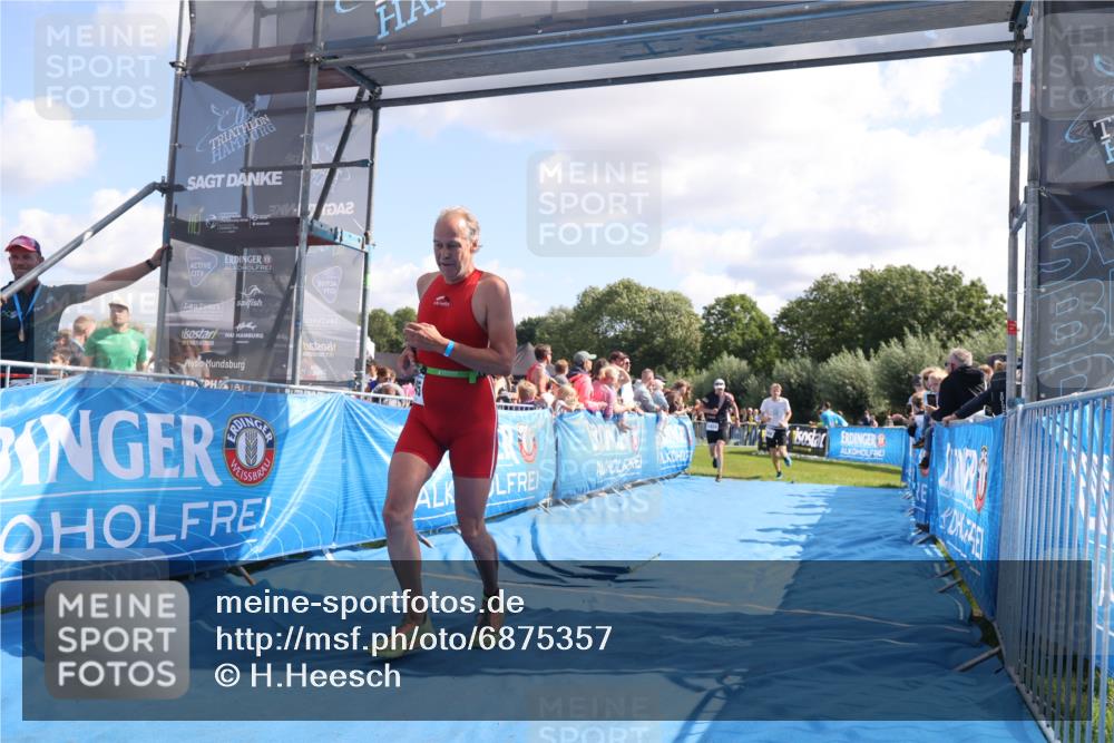 25.08.2024 - Elbe Triathlon Hamburg H.Heesch http://msf.ph/oto/6875357 25.08.2024 11:40:25 Ziel 564, 1424, 1445 meine-sportfotos.de
