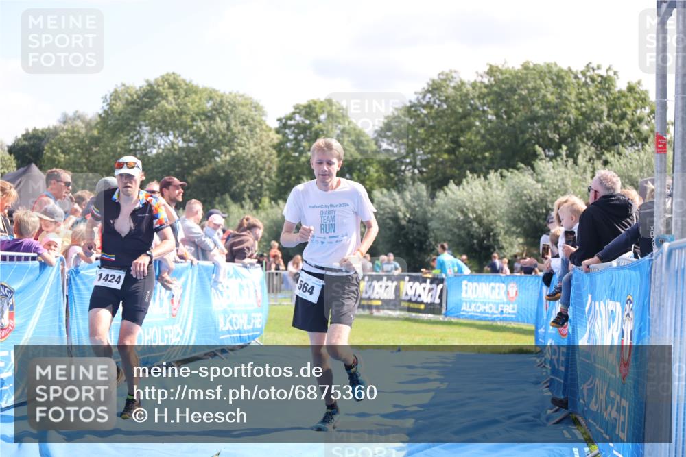 25.08.2024 - Elbe Triathlon Hamburg H.Heesch http://msf.ph/oto/6875360 25.08.2024 11:40:27 Ziel 564, 1424, 1445 meine-sportfotos.de