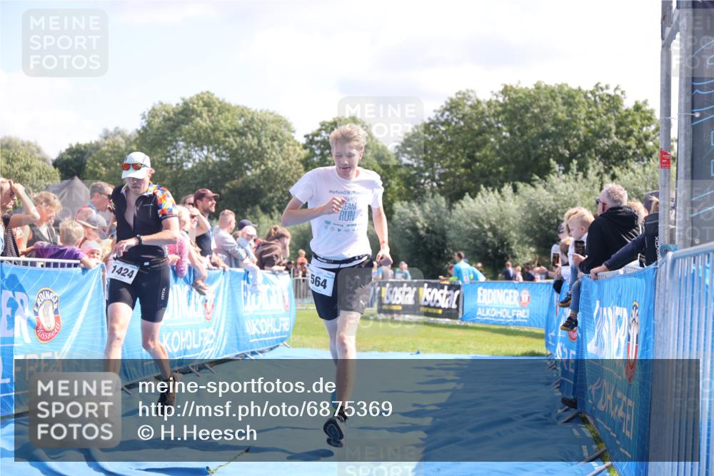 25.08.2024 - Elbe Triathlon Hamburg H.Heesch http://msf.ph/oto/6875369 25.08.2024 11:40:27 Ziel 564, 1424, 1445 meine-sportfotos.de