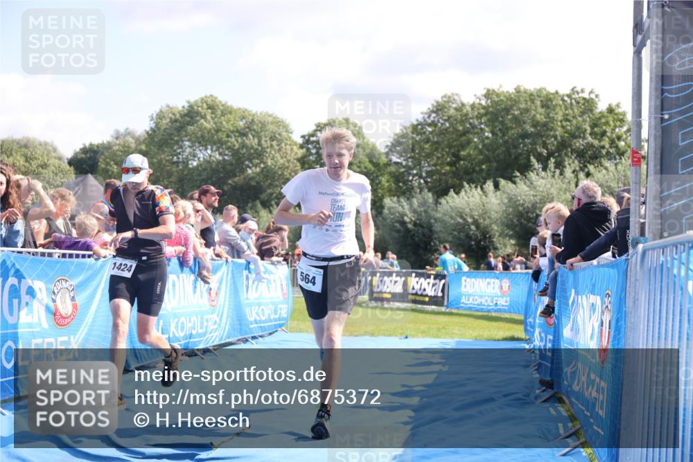 25.08.2024 - Elbe Triathlon Hamburg H.Heesch http://msf.ph/oto/6875372 25.08.2024 11:40:27 Ziel 564, 1424, 1445 meine-sportfotos.de
