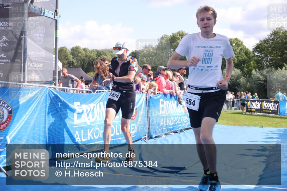 25.08.2024 - Elbe Triathlon Hamburg H.Heesch http://msf.ph/oto/6875384 25.08.2024 11:40:28 Ziel 564, 1424, 1445 meine-sportfotos.de