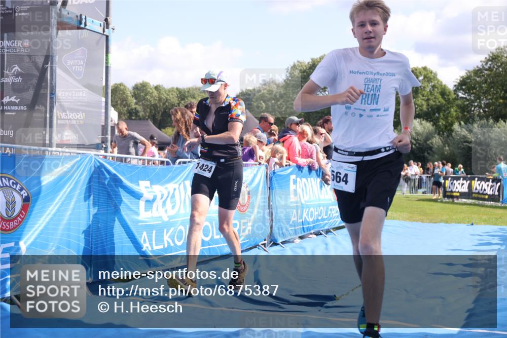 25.08.2024 - Elbe Triathlon Hamburg H.Heesch http://msf.ph/oto/6875387 25.08.2024 11:40:28 Ziel 564, 1424, 1445 meine-sportfotos.de