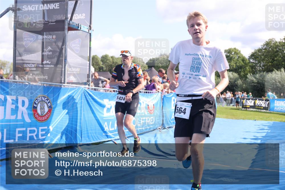 25.08.2024 - Elbe Triathlon Hamburg H.Heesch http://msf.ph/oto/6875398 25.08.2024 11:40:28 Ziel 564, 1424, 1445 meine-sportfotos.de