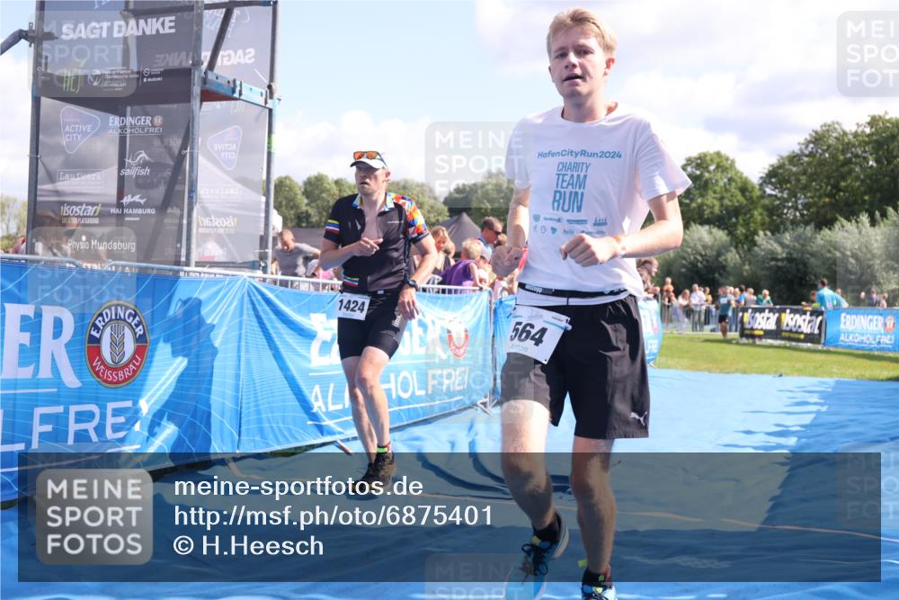 25.08.2024 - Elbe Triathlon Hamburg H.Heesch http://msf.ph/oto/6875401 25.08.2024 11:40:28 Ziel 564, 1424, 1445 meine-sportfotos.de