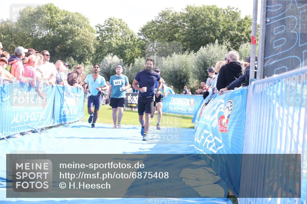 25.08.2024 - Elbe Triathlon Hamburg H.Heesch http://msf.ph/oto/6875408 25.08.2024 11:40:41 Ziel 267, 626, 677, 775 meine-sportfotos.de