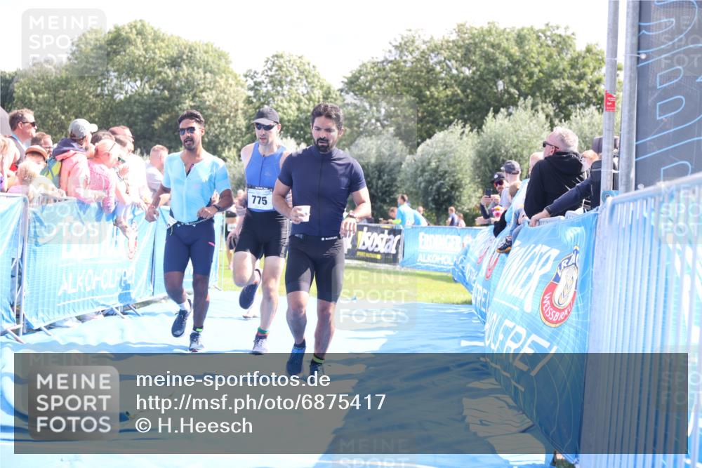 25.08.2024 - Elbe Triathlon Hamburg H.Heesch http://msf.ph/oto/6875417 25.08.2024 11:40:42 Ziel 267, 626, 677, 775 meine-sportfotos.de