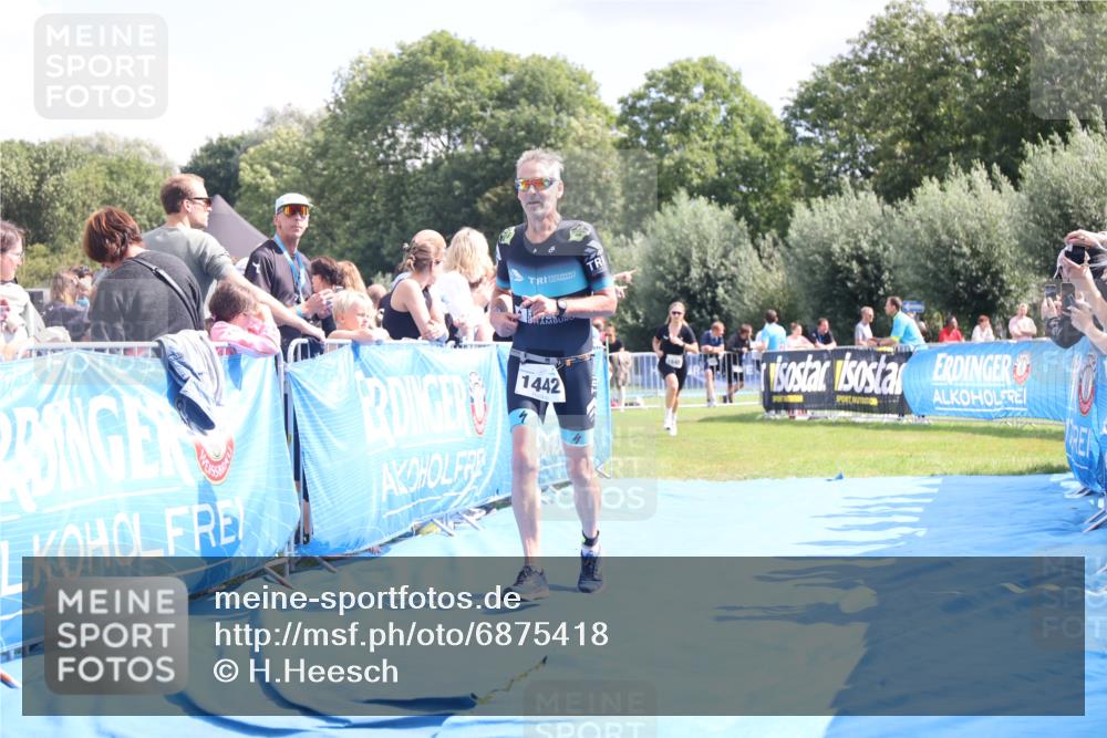 25.08.2024 - Elbe Triathlon Hamburg H.Heesch http://msf.ph/oto/6875418 25.08.2024 12:03:32 Ziel 1442, 1539, 1646, 1654, 1699 meine-sportfotos.de