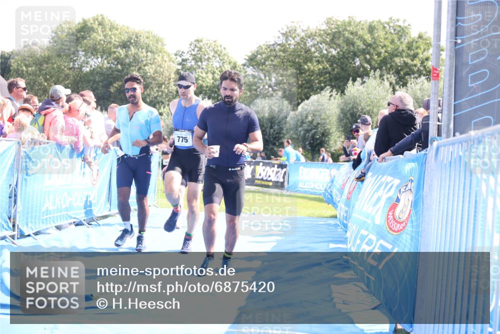 25.08.2024 - Elbe Triathlon Hamburg H.Heesch http://msf.ph/oto/6875420 25.08.2024 11:40:42 Ziel 267, 626, 677, 775 meine-sportfotos.de