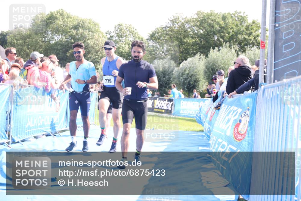 25.08.2024 - Elbe Triathlon Hamburg H.Heesch http://msf.ph/oto/6875423 25.08.2024 11:40:42 Ziel 267, 626, 677, 775 meine-sportfotos.de
