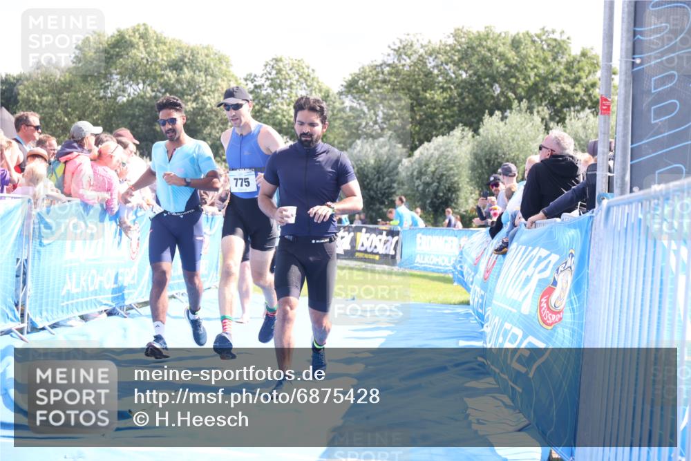 25.08.2024 - Elbe Triathlon Hamburg H.Heesch http://msf.ph/oto/6875428 25.08.2024 11:40:42 Ziel 267, 626, 677, 775 meine-sportfotos.de