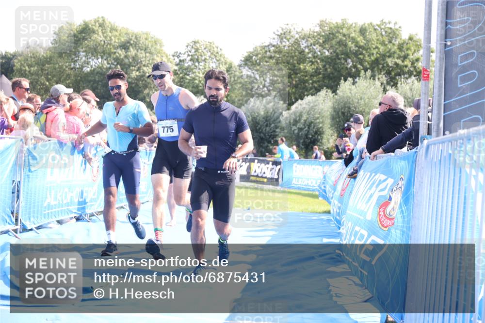 25.08.2024 - Elbe Triathlon Hamburg H.Heesch http://msf.ph/oto/6875431 25.08.2024 11:40:42 Ziel 267, 626, 677, 775 meine-sportfotos.de
