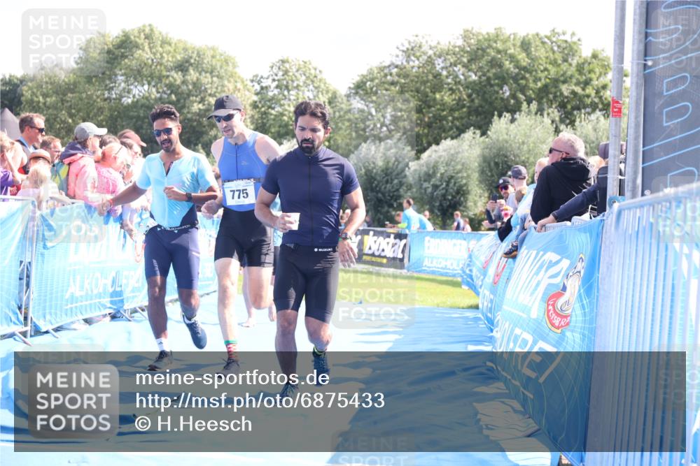 25.08.2024 - Elbe Triathlon Hamburg H.Heesch http://msf.ph/oto/6875433 25.08.2024 11:40:42 Ziel 267, 626, 677, 775 meine-sportfotos.de