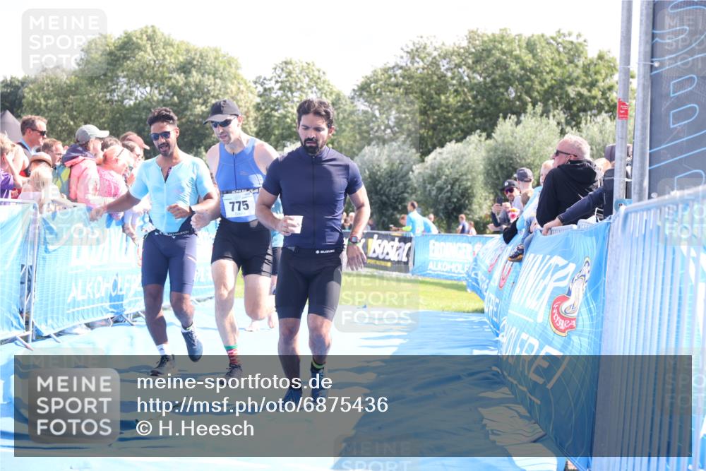 25.08.2024 - Elbe Triathlon Hamburg H.Heesch http://msf.ph/oto/6875436 25.08.2024 11:40:42 Ziel 267, 626, 677, 775 meine-sportfotos.de