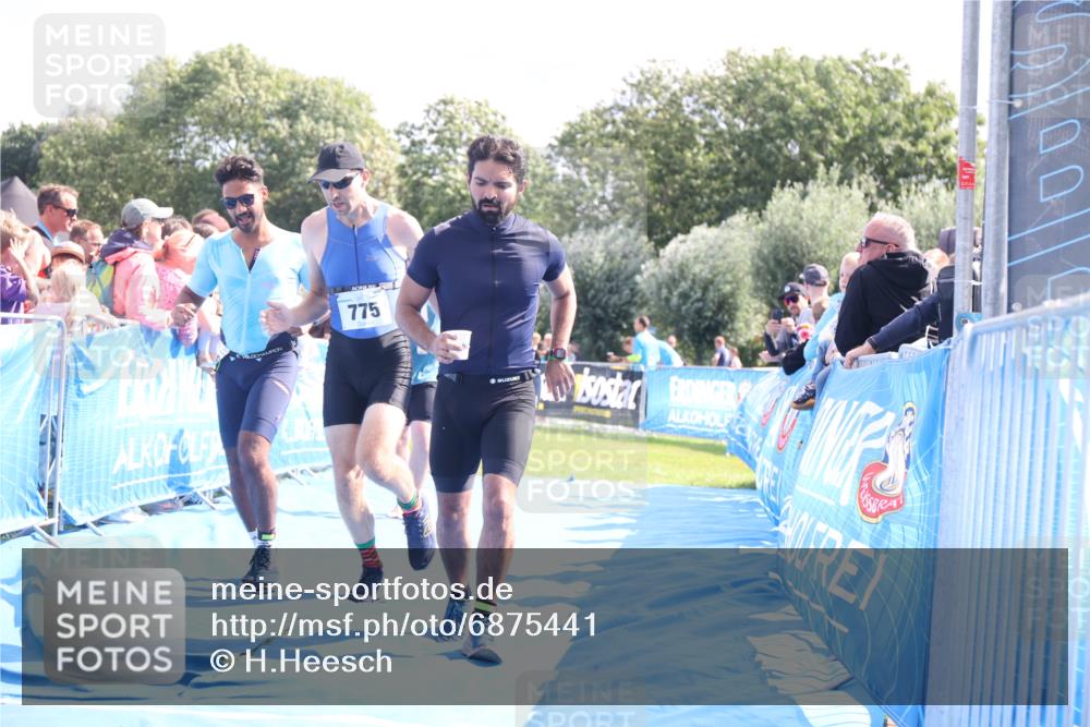 25.08.2024 - Elbe Triathlon Hamburg H.Heesch http://msf.ph/oto/6875441 25.08.2024 11:40:43 Ziel 267, 626, 677, 775 meine-sportfotos.de