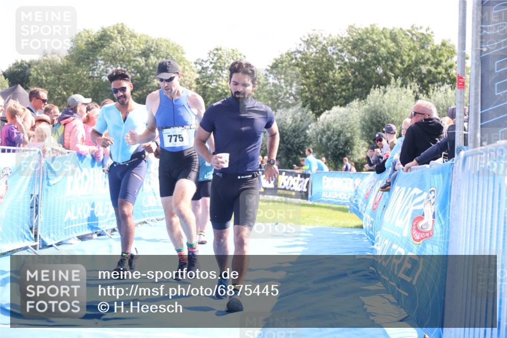 25.08.2024 - Elbe Triathlon Hamburg H.Heesch http://msf.ph/oto/6875445 25.08.2024 11:40:43 Ziel 267, 626, 677, 775 meine-sportfotos.de