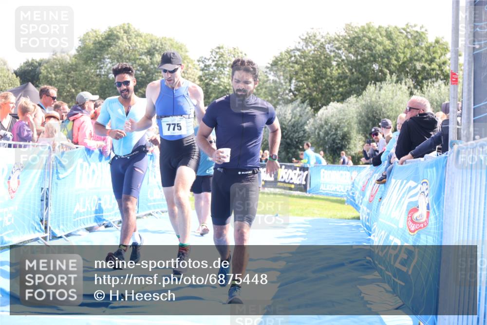 25.08.2024 - Elbe Triathlon Hamburg H.Heesch http://msf.ph/oto/6875448 25.08.2024 11:40:43 Ziel 267, 626, 677, 775 meine-sportfotos.de