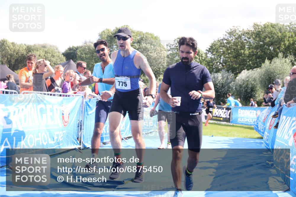 25.08.2024 - Elbe Triathlon Hamburg H.Heesch http://msf.ph/oto/6875450 25.08.2024 11:40:43 Ziel 267, 626, 677, 775 meine-sportfotos.de