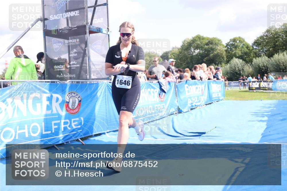 25.08.2024 - Elbe Triathlon Hamburg H.Heesch http://msf.ph/oto/6875452 25.08.2024 12:03:38 Ziel 1442, 1646 meine-sportfotos.de