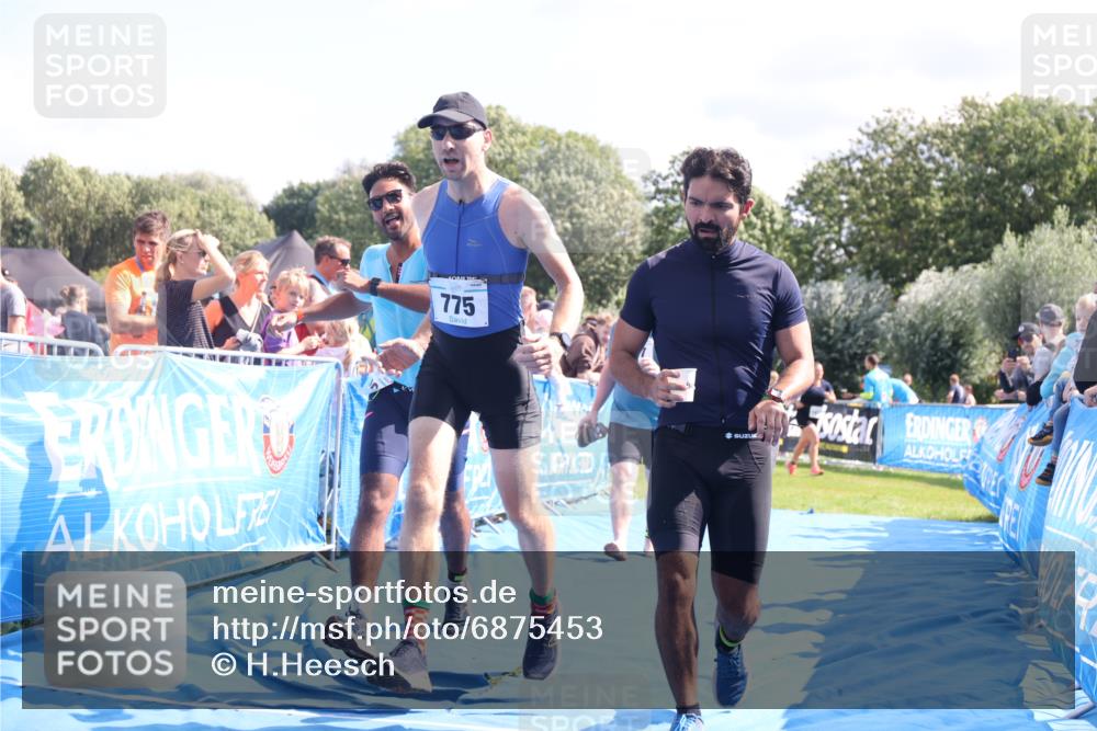25.08.2024 - Elbe Triathlon Hamburg H.Heesch http://msf.ph/oto/6875453 25.08.2024 11:40:43 Ziel 267, 626, 677, 775 meine-sportfotos.de