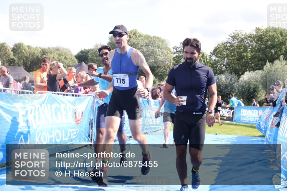 25.08.2024 - Elbe Triathlon Hamburg H.Heesch http://msf.ph/oto/6875455 25.08.2024 11:40:43 Ziel 267, 626, 677, 775 meine-sportfotos.de