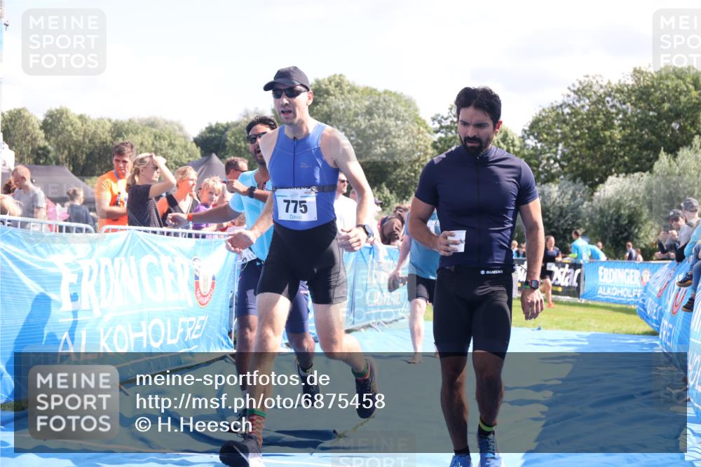 25.08.2024 - Elbe Triathlon Hamburg H.Heesch http://msf.ph/oto/6875458 25.08.2024 11:40:43 Ziel 267, 626, 677, 775 meine-sportfotos.de