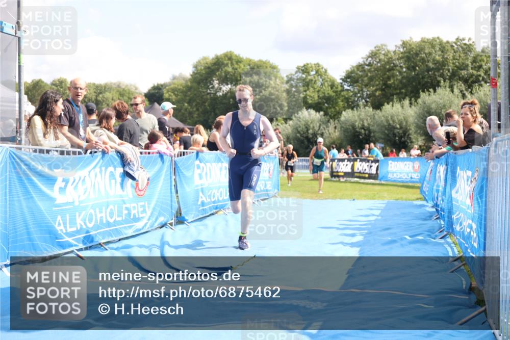 25.08.2024 - Elbe Triathlon Hamburg H.Heesch http://msf.ph/oto/6875462 25.08.2024 12:03:55 Ziel 480, 603, 1533, 1550, 1590 meine-sportfotos.de