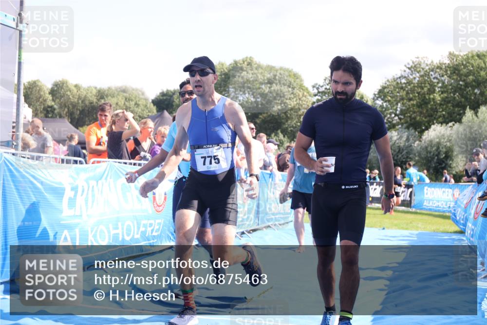 25.08.2024 - Elbe Triathlon Hamburg H.Heesch http://msf.ph/oto/6875463 25.08.2024 11:40:43 Ziel 267, 626, 677, 775 meine-sportfotos.de
