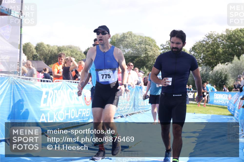 25.08.2024 - Elbe Triathlon Hamburg H.Heesch http://msf.ph/oto/6875469 25.08.2024 11:40:43 Ziel 267, 626, 677, 775 meine-sportfotos.de