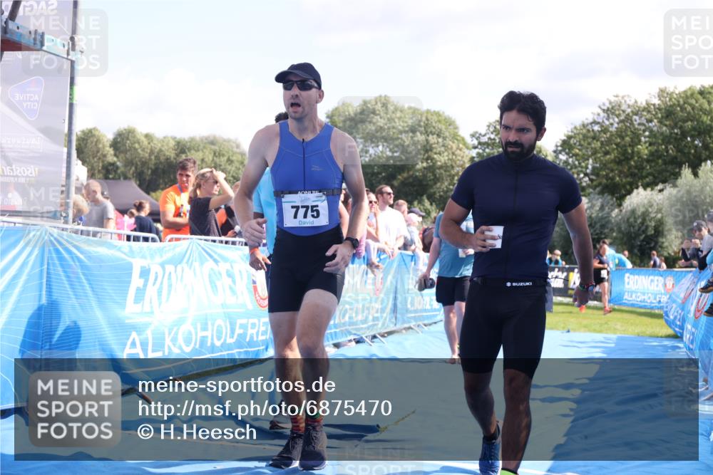 25.08.2024 - Elbe Triathlon Hamburg H.Heesch http://msf.ph/oto/6875470 25.08.2024 11:40:44 Ziel 267, 626, 677, 775 meine-sportfotos.de