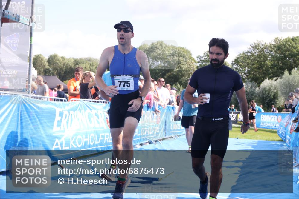 25.08.2024 - Elbe Triathlon Hamburg H.Heesch http://msf.ph/oto/6875473 25.08.2024 11:40:44 Ziel 267, 626, 677, 775 meine-sportfotos.de