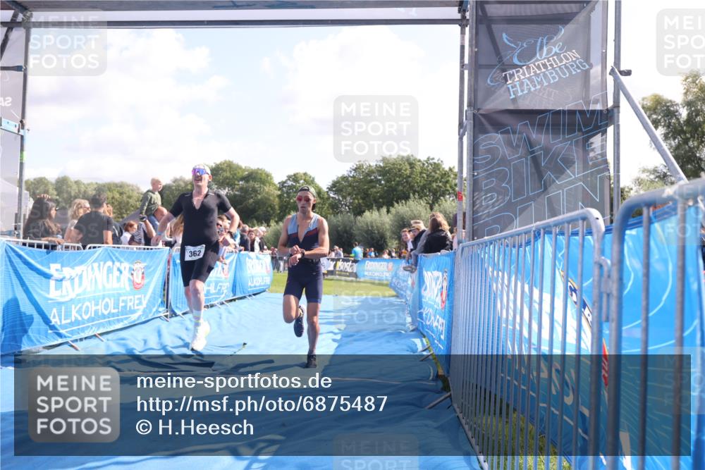 25.08.2024 - Elbe Triathlon Hamburg H.Heesch http://msf.ph/oto/6875487 25.08.2024 11:15:07 Ziel 214, 362 meine-sportfotos.de