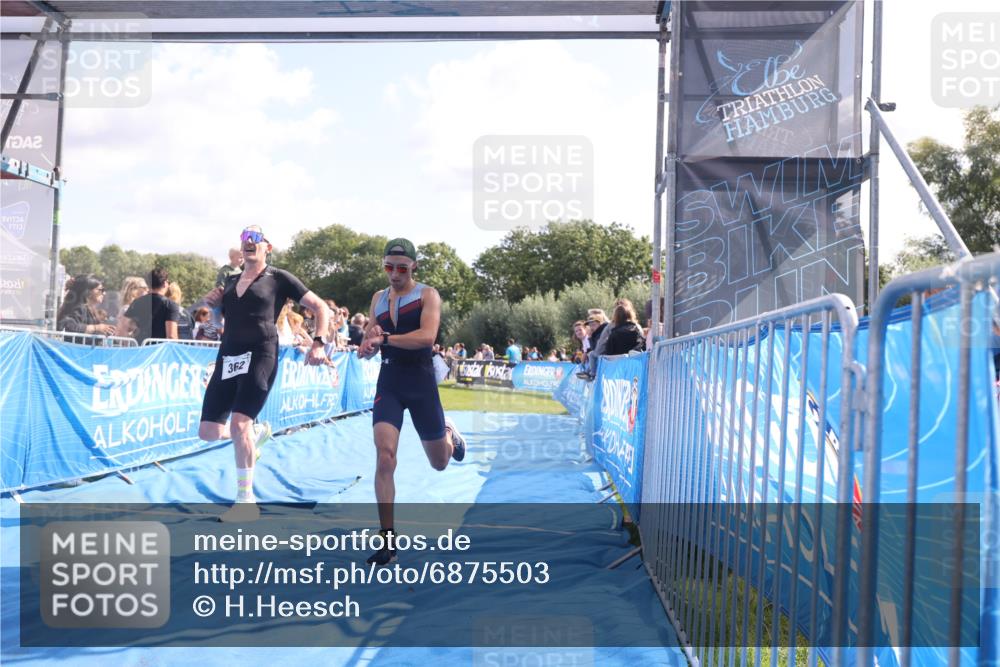 25.08.2024 - Elbe Triathlon Hamburg H.Heesch http://msf.ph/oto/6875503 25.08.2024 11:15:07 Ziel 214, 362 meine-sportfotos.de