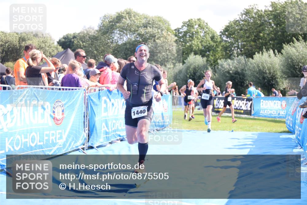 25.08.2024 - Elbe Triathlon Hamburg H.Heesch http://msf.ph/oto/6875505 25.08.2024 11:40:58 Ziel 375, 470, 1422, 1440 meine-sportfotos.de