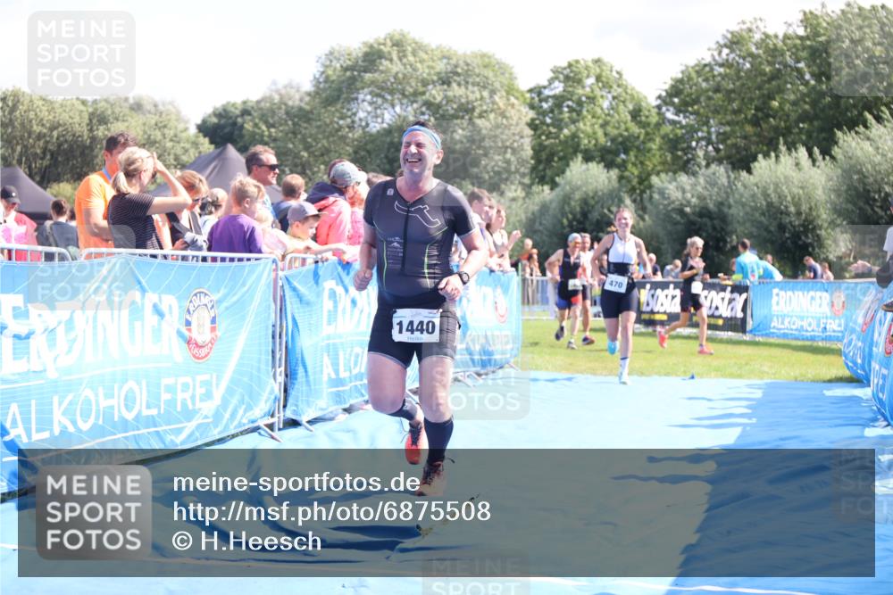 25.08.2024 - Elbe Triathlon Hamburg H.Heesch http://msf.ph/oto/6875508 25.08.2024 11:40:58 Ziel 375, 470, 1422, 1440 meine-sportfotos.de