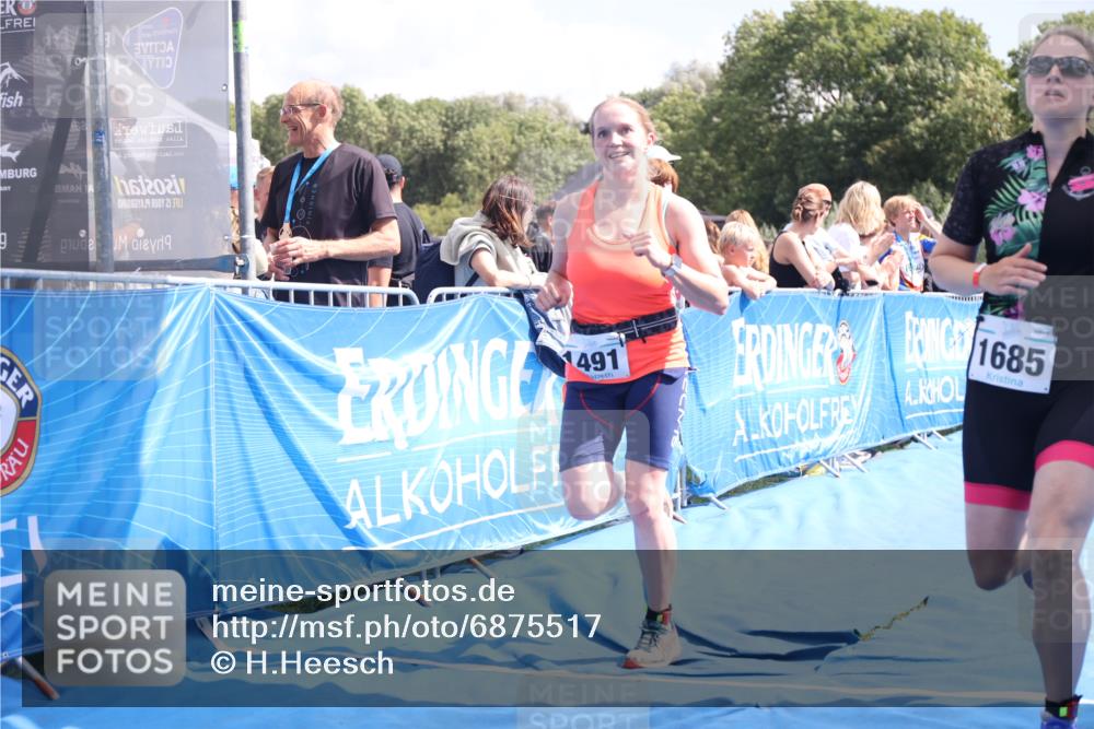 25.08.2024 - Elbe Triathlon Hamburg H.Heesch http://msf.ph/oto/6875517 25.08.2024 12:04:09 Ziel 1491, 1493, 1585, 1590, 1685 meine-sportfotos.de