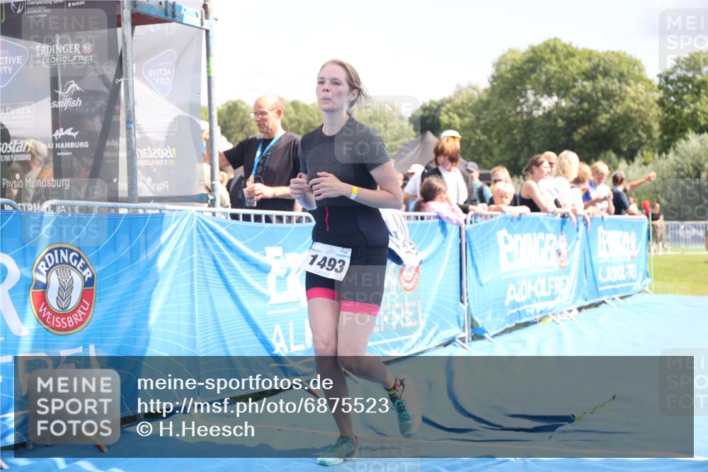 25.08.2024 - Elbe Triathlon Hamburg H.Heesch http://msf.ph/oto/6875523 25.08.2024 12:04:13 Ziel 1491, 1493, 1585, 1685 meine-sportfotos.de