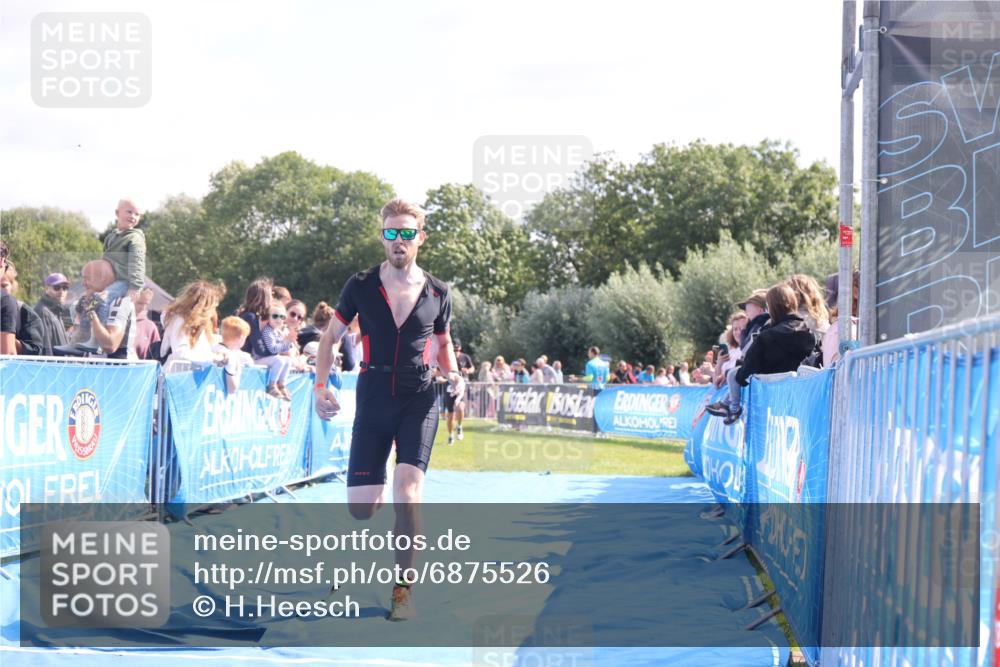 25.08.2024 - Elbe Triathlon Hamburg H.Heesch http://msf.ph/oto/6875526 25.08.2024 11:15:25 Ziel 613, 629 meine-sportfotos.de