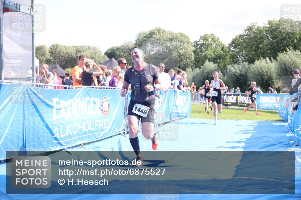 25.08.2024 - Elbe Triathlon Hamburg H.Heesch http://msf.ph/oto/6875527 25.08.2024 11:40:59 Ziel 375, 470, 1422, 1440 meine-sportfotos.de