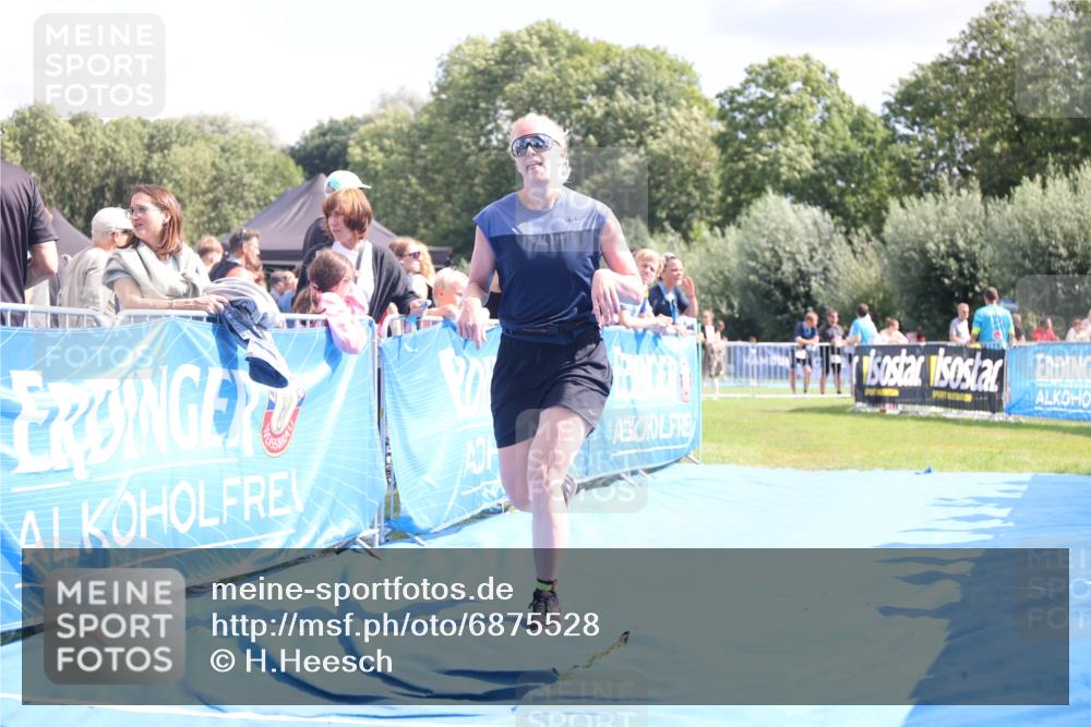25.08.2024 - Elbe Triathlon Hamburg H.Heesch http://msf.ph/oto/6875528 25.08.2024 12:04:33 Ziel 1486 meine-sportfotos.de