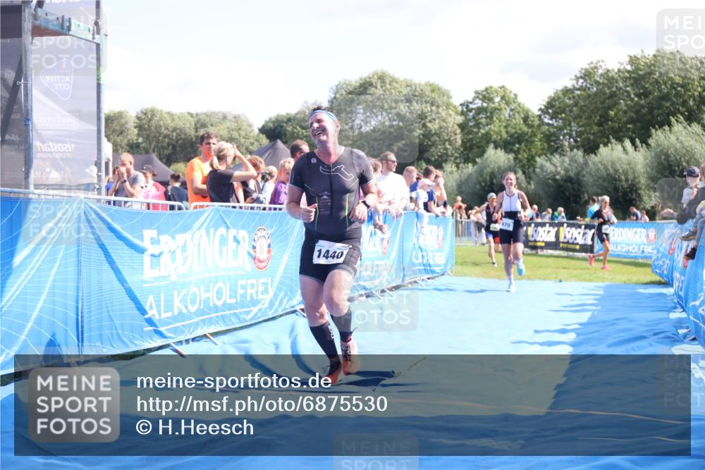 25.08.2024 - Elbe Triathlon Hamburg H.Heesch http://msf.ph/oto/6875530 25.08.2024 11:40:59 Ziel 375, 470, 1422, 1440 meine-sportfotos.de